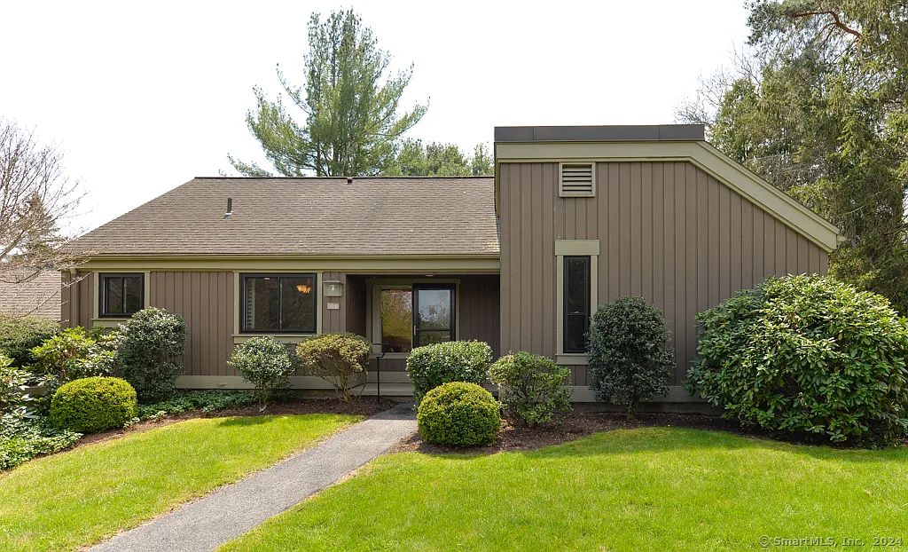 19 Heritage Circle #B photo 1