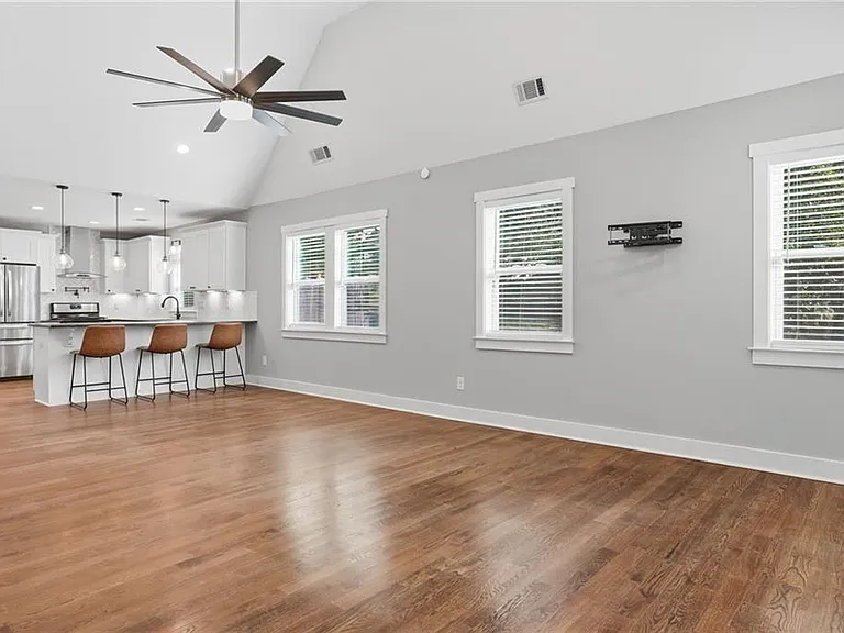 1375 Miller Reed Ave SE — Photo 8