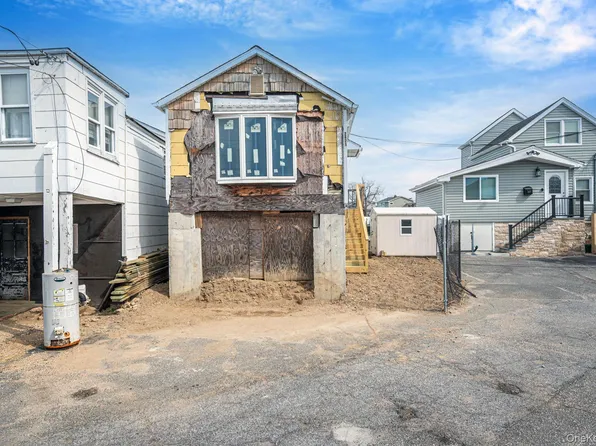 2471 Jackson Avenue, Seaford, NY 11783