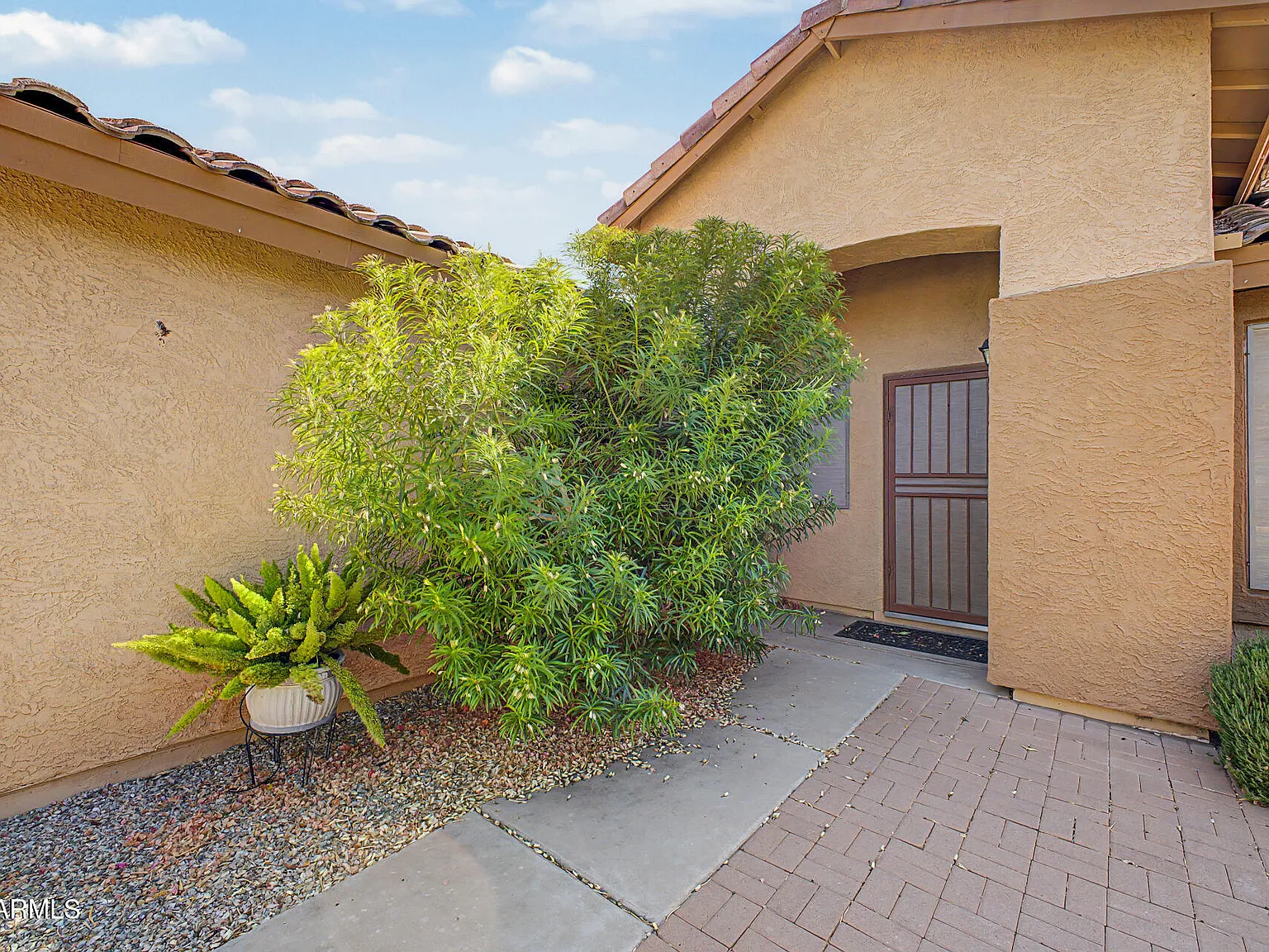 3 bed, 2.0 bath, 2214 sqft, $2,450 — Photo 3
