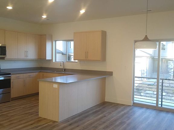 4th image of 151 W Autumn Ln