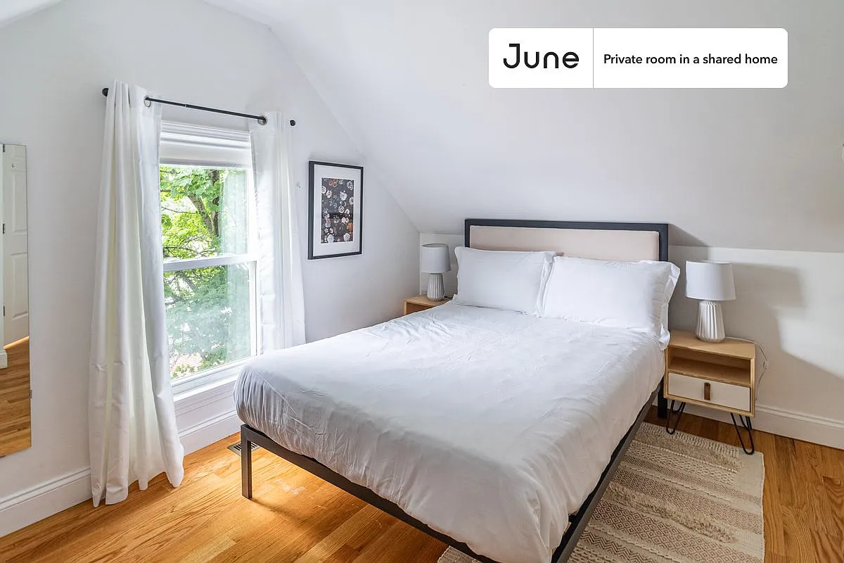 Full bedroom in 6 bed/2 bath home in Somerville #1379 D — Photo 1