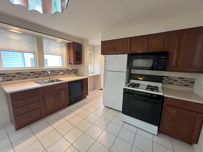 19 Maple St #19 — Photo 2