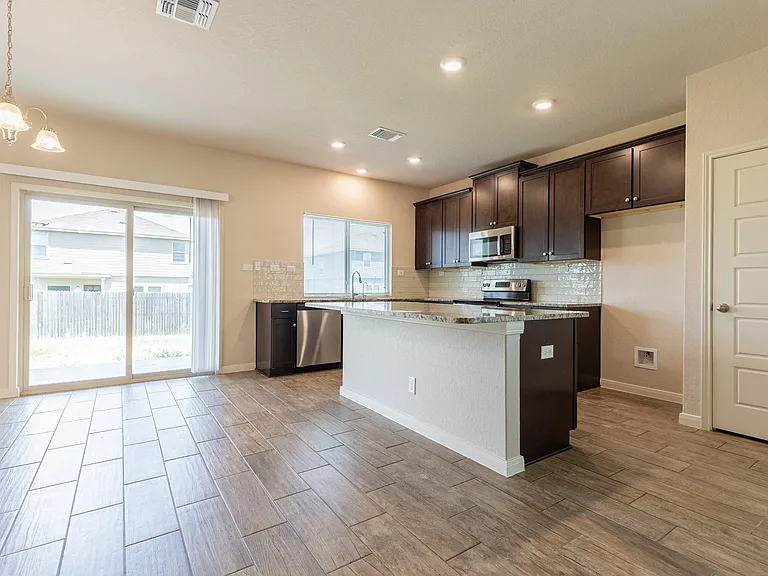 746 Farmers Dell St — Photo 10