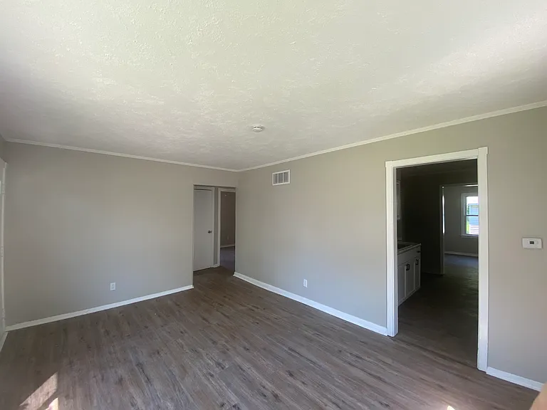 12202 Lena Ave — Photo 6