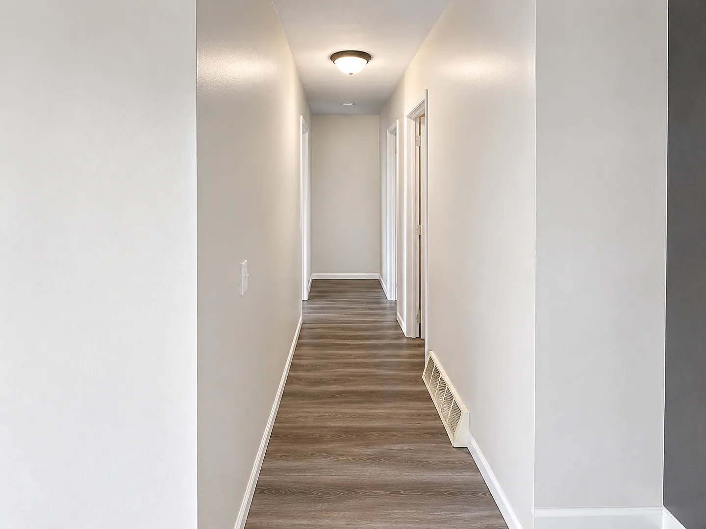 Beautifully Renovated 4BR Retreat with Spacious Yard in North Columbus — Photo 4