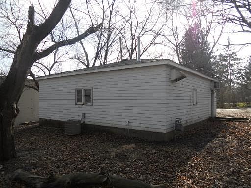 2nd image of 253 Prairie St
