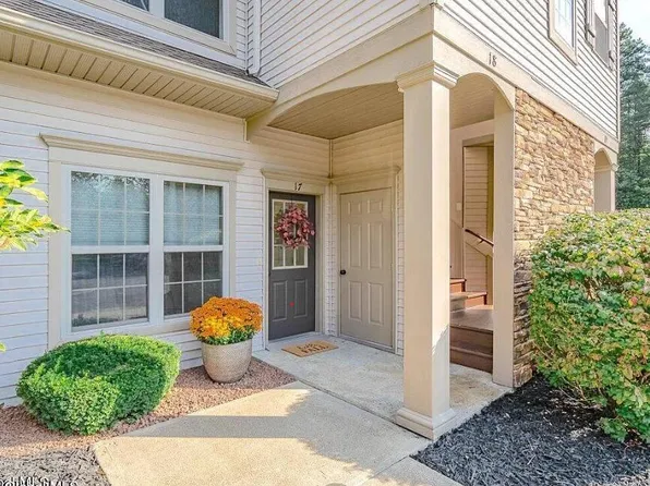 17 Lancaster Place, Milton, NY 12020