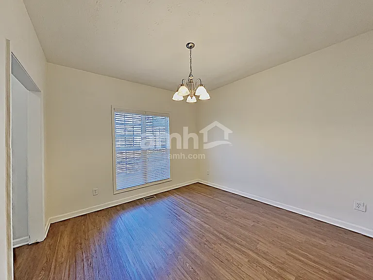 1045 Fieldstone Dr — Photo 7