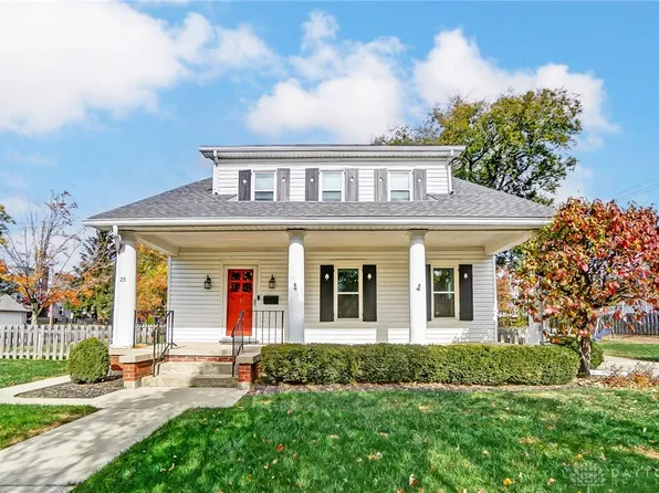 25 Oak Knoll Dr, Oakwood, OH 45419