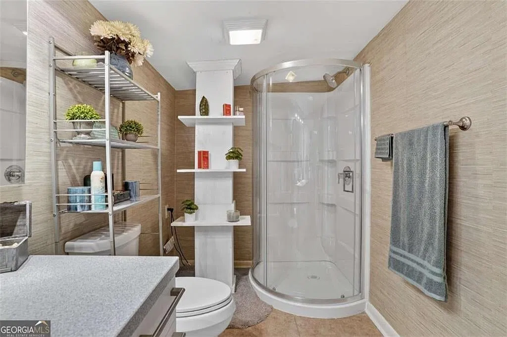 1 bed, 1.5 bath, 2912 sqft, $1,350 — Photo 2