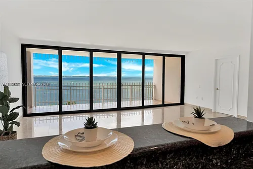 2 Grove Isle Dr Photo 1