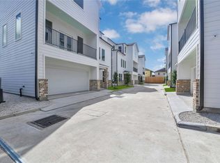 207 Edgewood St #B, Houston, TX 77011