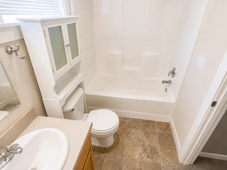 118 SE Roosevelt Ave #&-2 — Photo 6