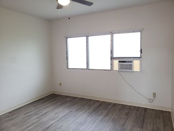 4th image of 2856 Winam Ave #204