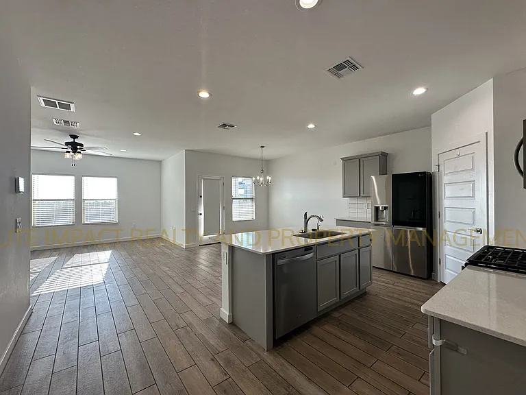11112 S Weismann Dr — Photo 9