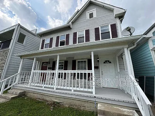 2116 Woodlawn Ave Photo 1