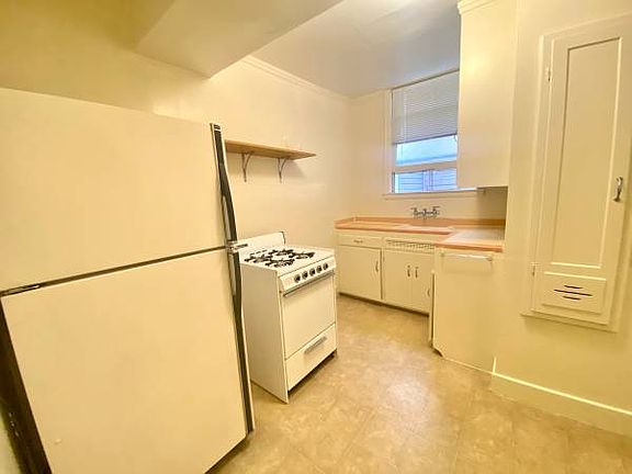 3rd image of 2146 Van Ness Ave #A