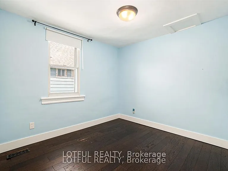 11 Champagne Ave S — Photo 9