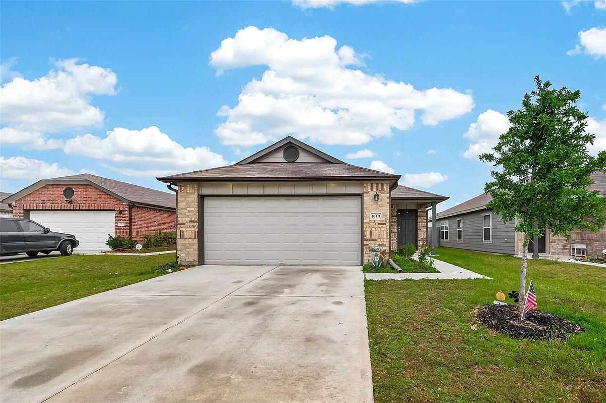 Building Photo - 10411 Meadow Saffron Dr