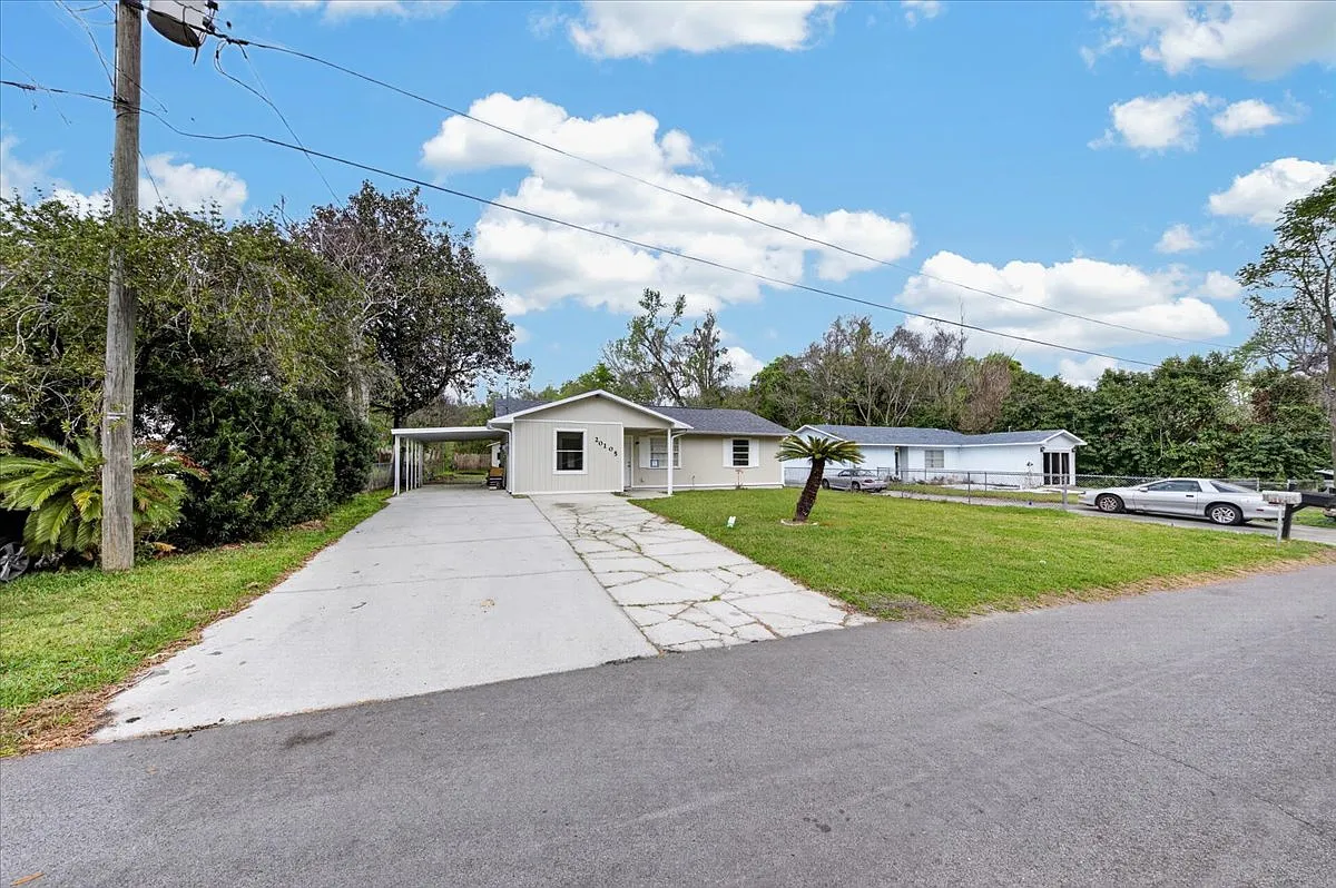 3 bed, 1136 sqft, $1,800 — Photo 2