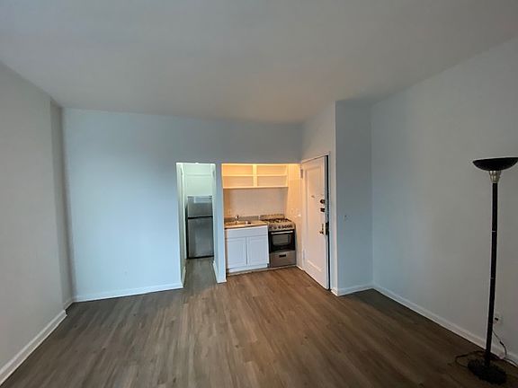 2nd image of 320 11th St #2D