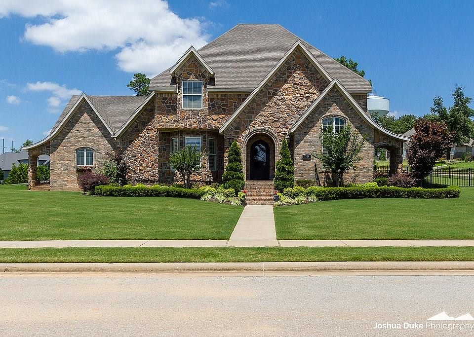 1st image of 3210 N Blue Star Dr