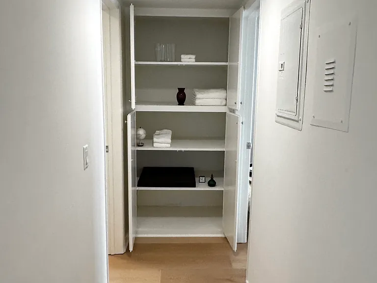 Sherman Oaks Apartments — Photo 14