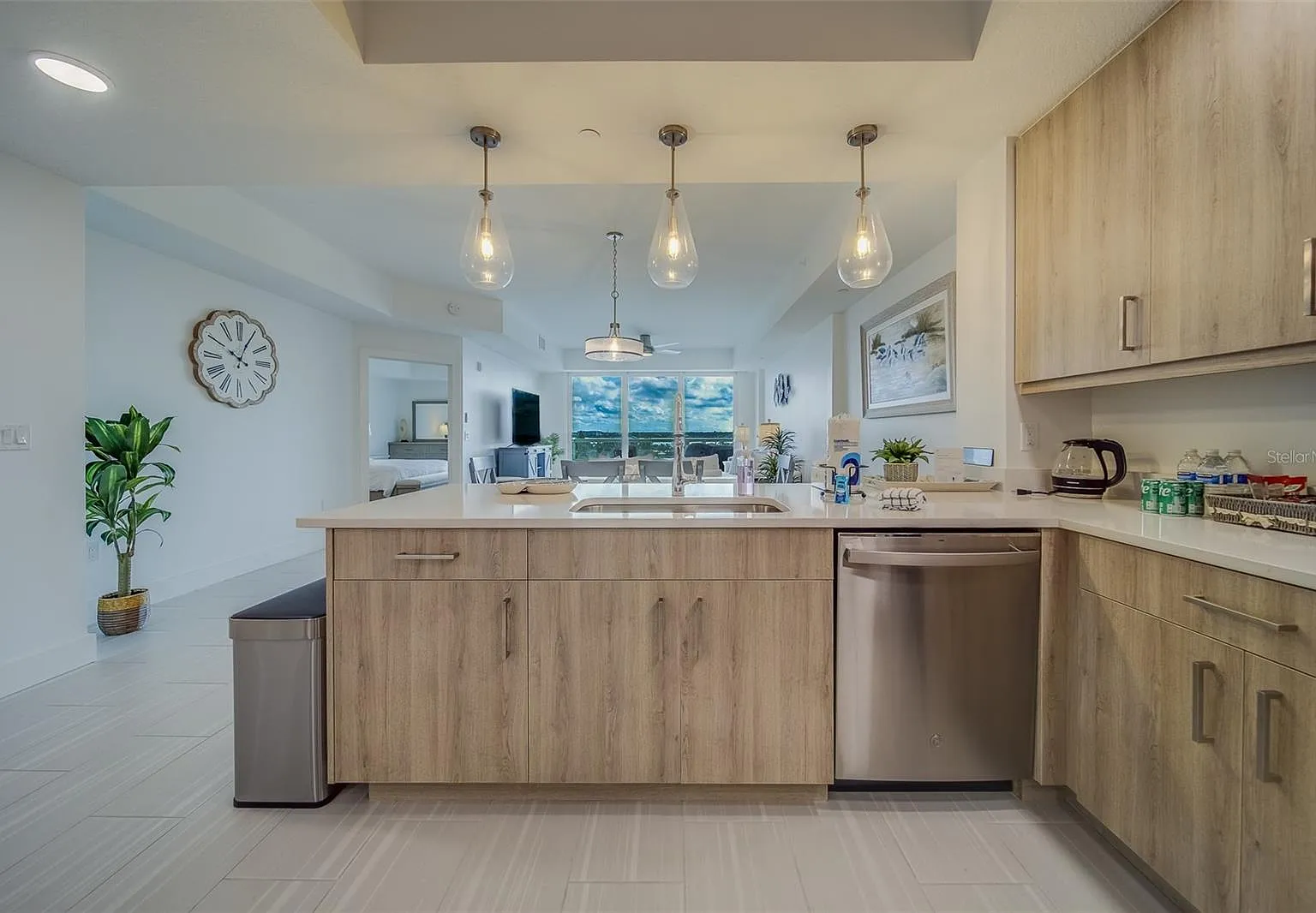 luxury 3 bed 2 bath condo — Photo 4