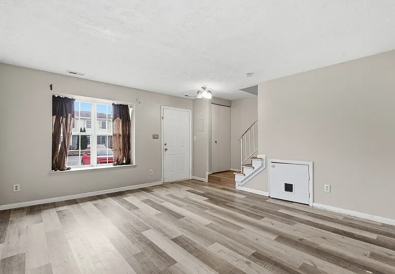 72 Chelmsford Ct — Photo 3