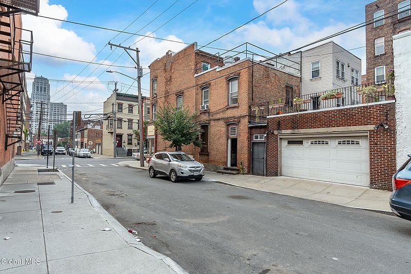 5th image of 197 Lark Street