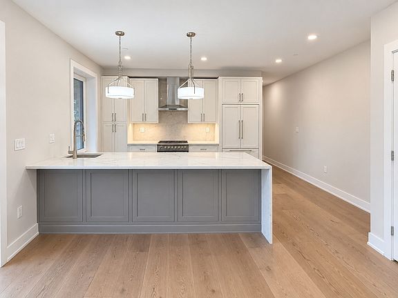2nd image of 804 E 7th St #203