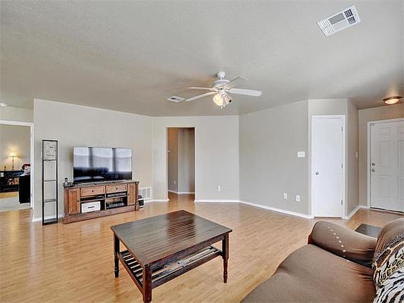 4th image of 125 Meadow Park Dr
