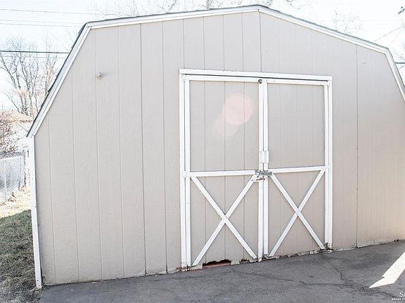 4th image of 1843 Simmons St