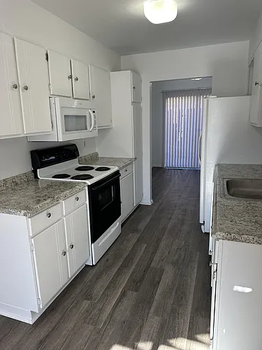 942 Northern Way #1 Photo 1