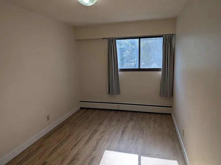 254 Beach Ave — Photo 7