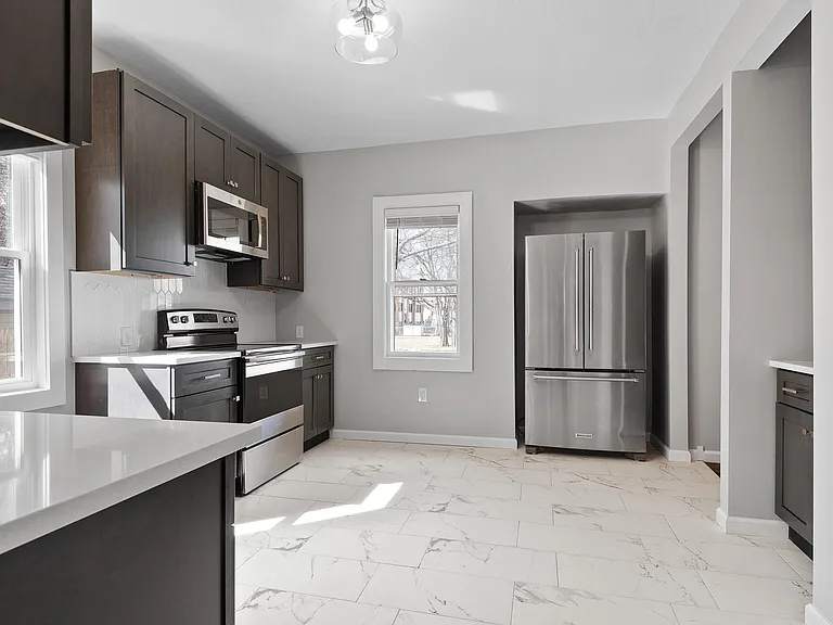 216 W 32nd St — Photo 15