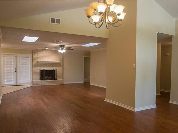 2nd image of 1314 E Windsor Dr