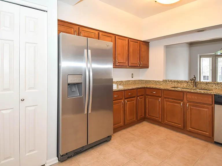 4444 Lindell Blvd #7 — Photo 32