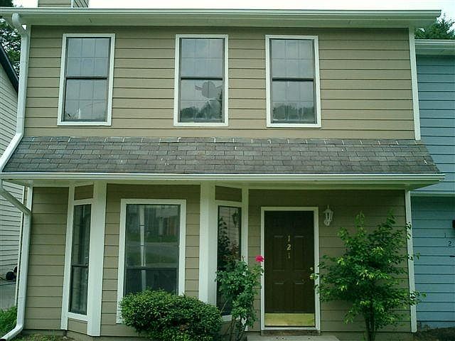 1st image of 121 Woodberry Ct