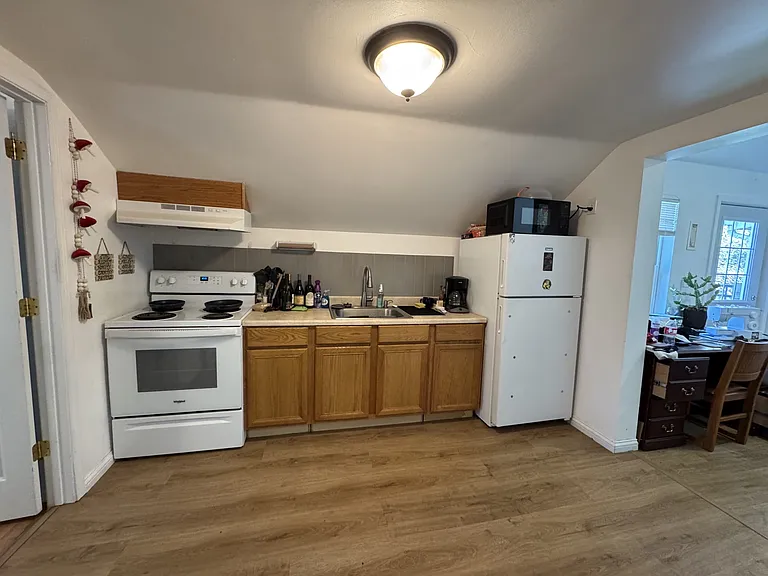 218 S Church St #4 — Photo 6
