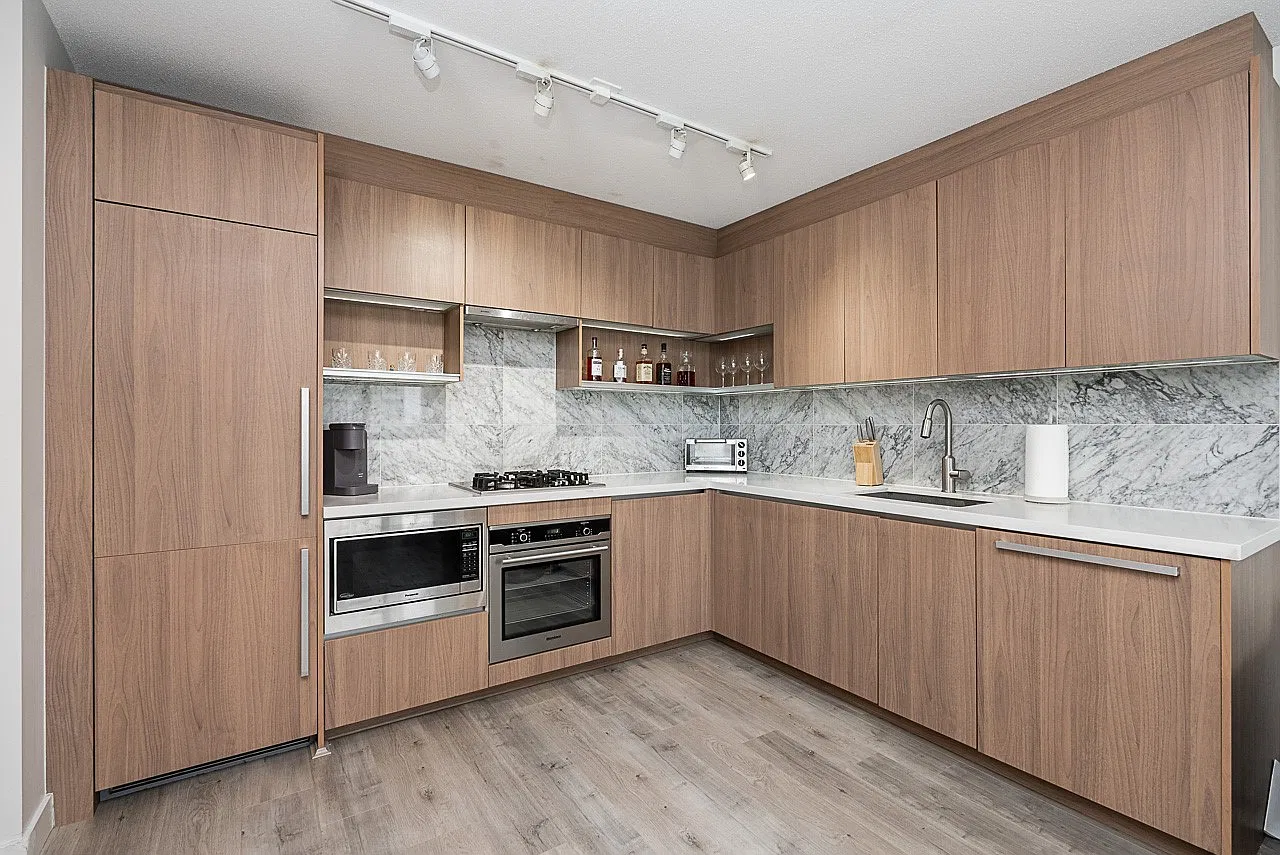 13750 100 Avenue Surrey — Photo 3