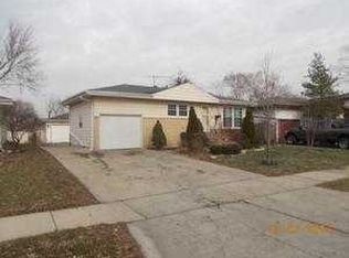642 W Lake Manor Dr, Addison, IL 60101