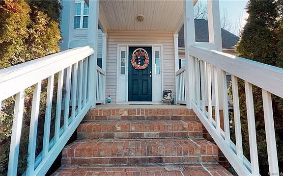 3rd image of 165 Gray Cliff Dr