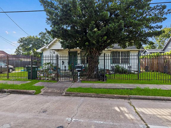 2nd image of 5604 Elysian St