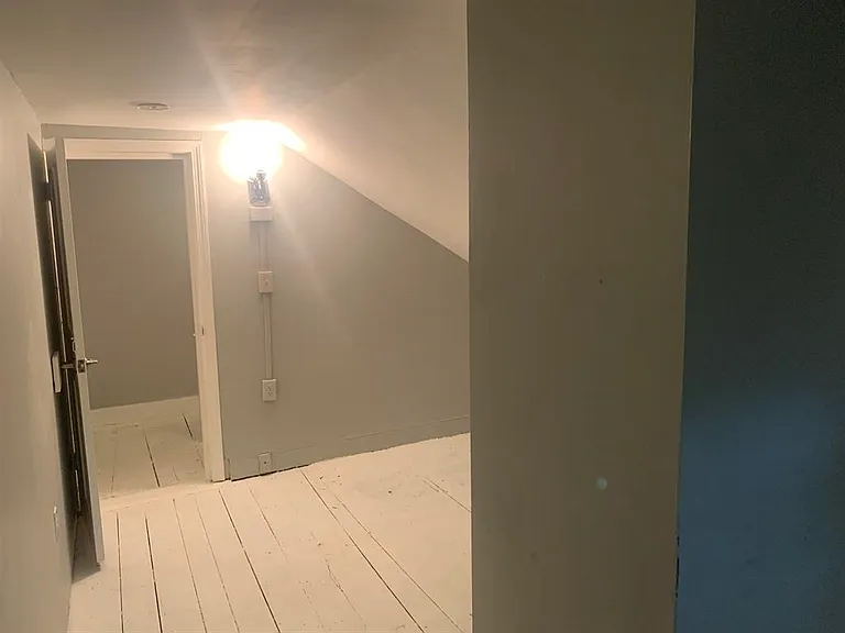 12 Broad St — Photo 19