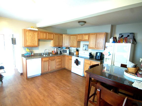5th image of 231 Elm St