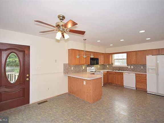 3rd image of 222 Fellows Dr