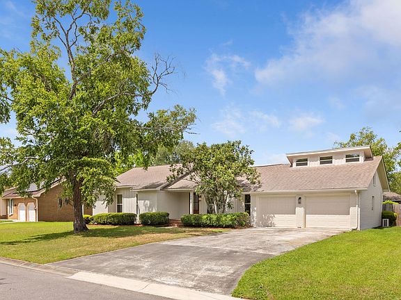 2nd image of 2912 Doncaster Dr