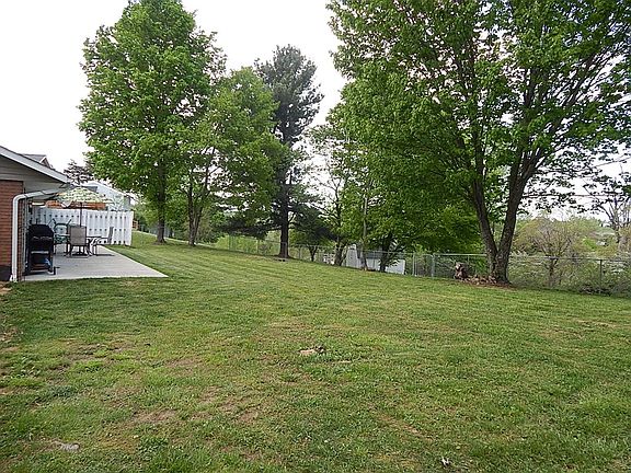 4th image of 307 Tanglewood Dr